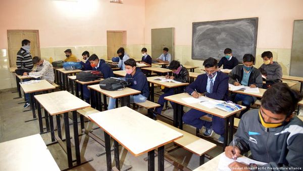 हाजिरी वाले ऐप के खिलाफ शिक्षकों की लड़ाई