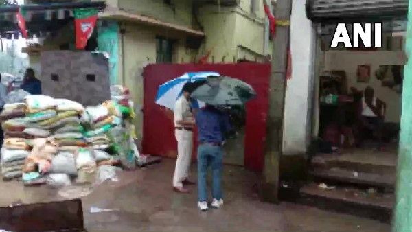 कोलकाता: बीजेपी सांसद अर्जुन सिंह के घर पर फिर फेंके गए बम, TMC को बताया जिम्मेदार