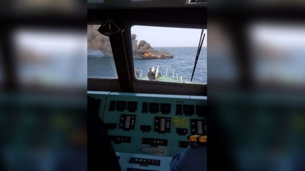 इंडियन कोस्टगार्ड्स ने ATS के साथ मिलकर समुद्र में रोकी बोट, 30 किलो हेरोइन मिली, 7 ईरानी पकड़े गए