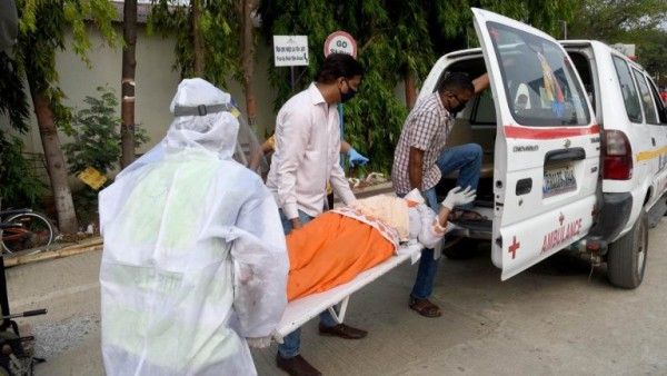 कोरोनाकाल में जमकर हुई कालाबाजारी, कई गुना ज्यादा रेट पर मिली दवाइयां और ऑक्सीजन, सर्वे में खुलासा