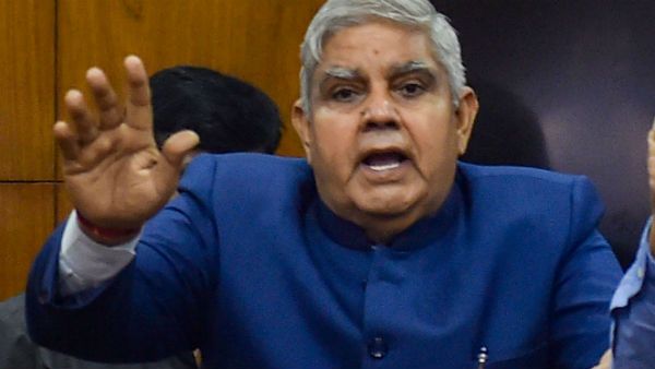 पश्चिम बंगाल में भाजपा सांसद अर्जुन सिंह के घर बाहर बम विस्फोट, राज्यपाल ने कानून-व्यवस्था पर उठाए सवाल