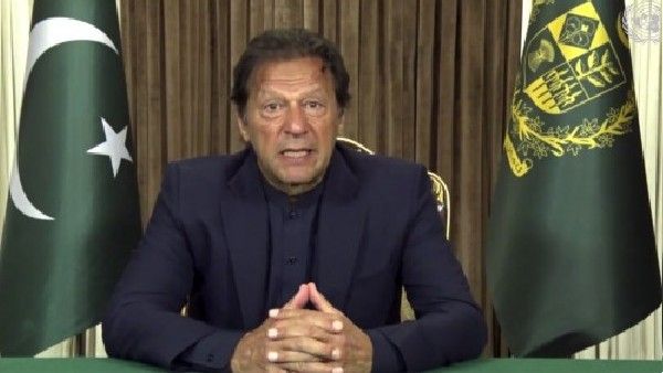 इमरान खान के पाकिस्तान का बुरा हाल, चपरासी के 1 पद के लिए आए 15 लाख आवेदन, M.Phil वाले भी लाइन में