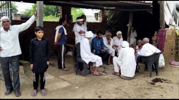 पलवल: घर में मिलीं एक ही परिवार के 5 लोगों की लाशें, पुलिस को संदेह- मालिक ने जहर देकर खुद फांसी लगाई