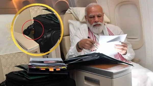 पीएम मोदी ने शेयर की फ्लाइट-मोड 'वर्क' की फोटो, सूटकेस पर टगे ताले को देख लोग बनाने लगे मजेदार मीम