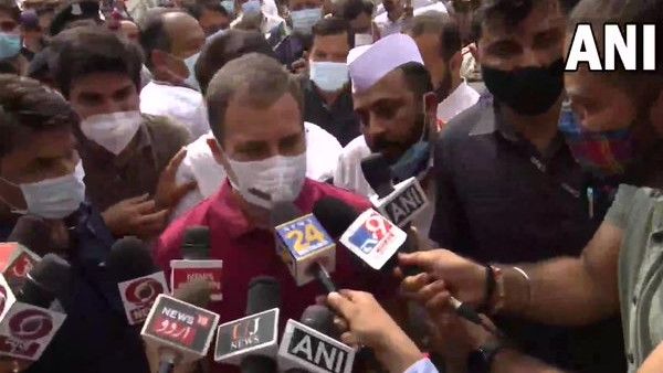 जम्मू: कटड़ा पहुंचे कांग्रेस सांसद राहुल गांधी, पैदल शुरू करेंगे वैष्णो देवी की यात्रा