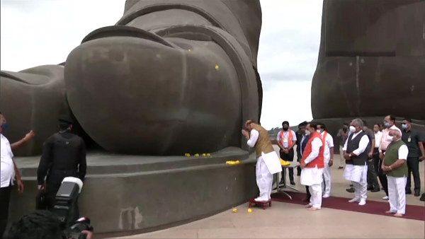 गुजरात आए रक्षामंत्री राजनाथ, डिफेंस एक्सपो की तैयारियां शुरू, गांधीनगर में दिखेगा देशी हथियारों का दम