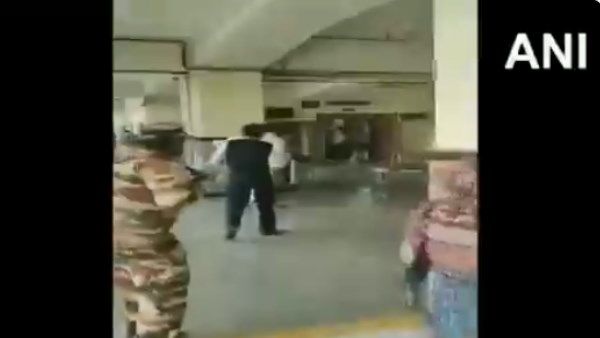 दिल्ली के रोहिणी कोर्ट शूटआउट का वीडियो आया सामने, चलती गोलियों के बीच दहशत से भागते दिखे लोग