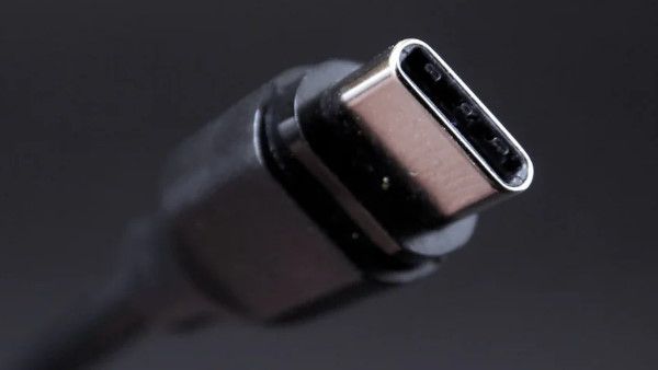 यूरोपीयन यूनियन कर रहा है सभी मोबाइल के लिए एक ही चार्जर की तैयारी, एप्पल नाराज, भारत में लागू होना नियम?