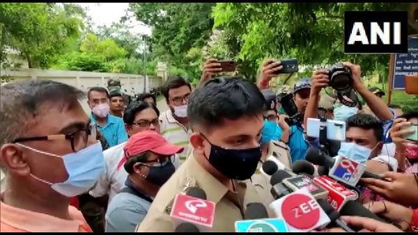 विश्व भारती यूनिवर्सिटी में चल रहे प्रदर्शन को लेकर कलकत्ता HC का आदेश, कैंपस से हटाएं जाएं सभी प्रदर्शनकारी