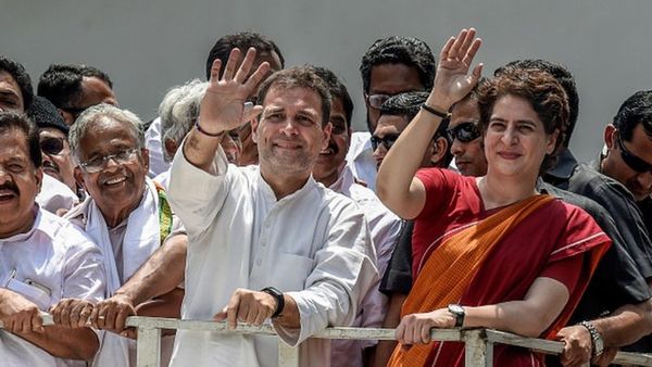 प्रियंका गांधी को कांग्रेस यूपी में अपना चेहरा क्यों नहीं घोषित करती?