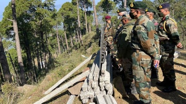 जम्मू-कश्मीर में चरमपंथियों का इतना बड़ा दस्ता कैसे घुसा?