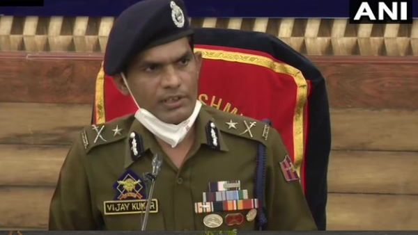 जम्मू कश्मीर: शोपियां में एनकाउंटर, सुरक्षाबलों ने दो आतंकियों को मार गिराया