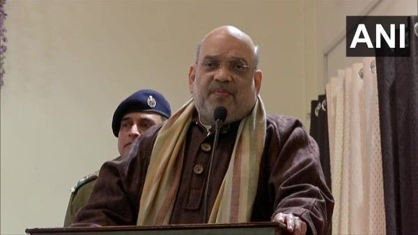 पुलवामा में सीआरपीएफ कैंप पहुंचे अमित शाह, बोले- आतंकवाद को किसी कीमत पर बर्दाश्त नहीं करेगी मोदी सरकार