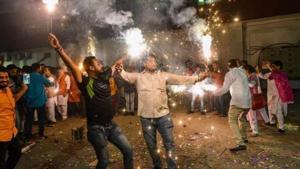 दीपावली में पटाखे हवा में फिर घोलेंगे जहर ! एनजीटी के निर्देशों के पालन की फिर उठी मांग