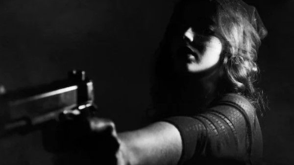 महिला ने मांगी Kiss तो शख्स ने अपनी गर्लफ्रेंड को चूमा, इतनी सी बात पर ले ली जान