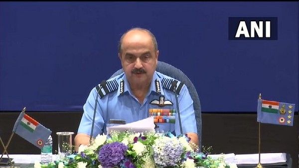 भारत-चीन तनाव: पूर्वी लद्दाख दौरे पर IAF प्रमुख वीआर चौधरी, स्थिति का करीब से जायजा