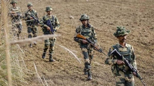 जम्मू कश्मीर: LOC से सटे नौशेरा सेक्टर में लैंडमाइन्स में ब्लास्ट, अधिकारी समेत 2 शहीद