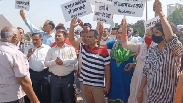 गुड़गांव: खुले में नमाज के विरोध में माइक पर भजन-कीर्तन, जानें आखिर क्या है पूरा विवाद