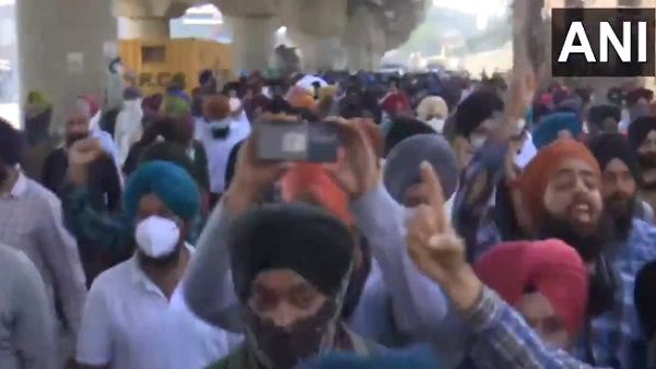 श्रीनगर में प्रिंसिपल और शिक्षक की हत्या के विरोध में सिखों का प्रदर्शन, LG बोले- हत्यारों को बख्शा नहीं जाएगा