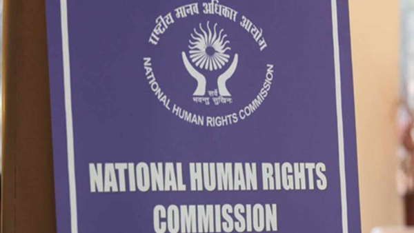 NHRC का श्रम मंत्रालय को नोटिस, पूछा- लापरवाही से कोरोना मरीज की मौत पर 2 लाख मुआवजा क्यों नहीं