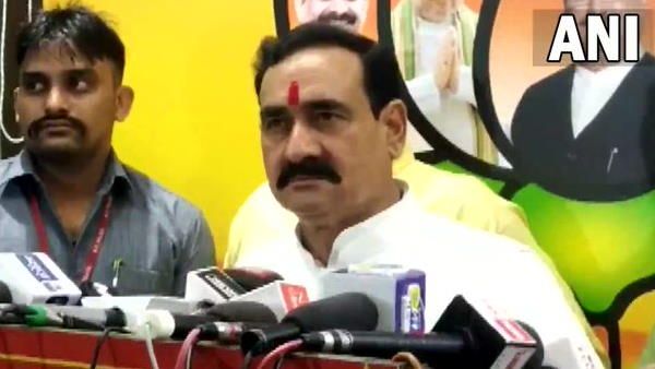 आश्रम के सेट पर बजरंग दल की तोड़फोड़, एमपी के गृहमंत्री बोले- निर्माता प्रकाश झा ही गलत कर रहे हैं