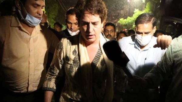 लखीमपुर खीरी जाने का मामला, प्रियंका गांधी गिरफ्तार, 10 और पर भी एफआईआर