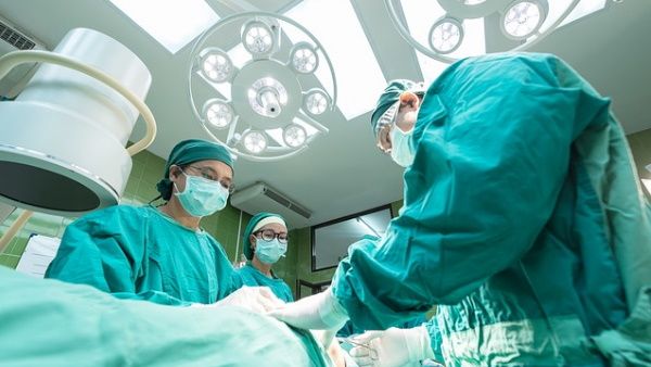 8kg Tumour: 6 महीने में 16 बार ऑपरेशन, डॉक्टरों ने मरीज के चेहरे से निकाला फुटबॉल जितना बड़ा ट्यूमर