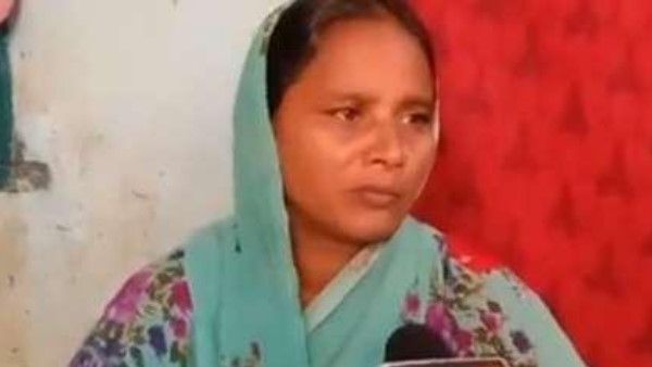 इंफोसिस ने की कश्मीर में मारे गए 'चाट विक्रेता' के परिवार की मदद, भेजा 2 लाख का चेक