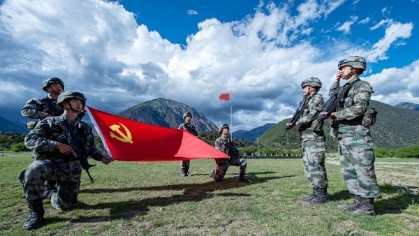 पैंगोंग झील पर दूसरा पुल बना कर चीन क्या हासिल करना चाहता है? भारतीय फौज से इतना घबरा गया है चीन?