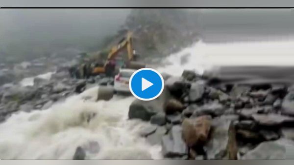 VIDEO: भारी बारिश से उत्तराखंड में बाढ़-भूस्खलन का खतरा, तीर्थस्थानों पर हजारों लोग फंसे, कई की जान गई