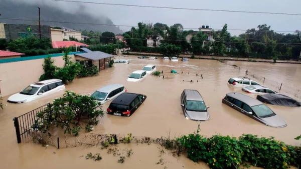 उत्तराखंड में भारी बारिश-भूस्खलन का कहर: 46 लोगों की मौत, कई राज्यों के तीर्थयात्री फंसे, बचाव कार्य जारी