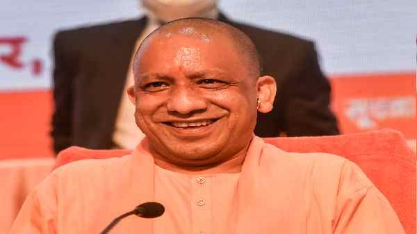 यूपी के युवाओं के बीच कब से बंटेगा टैबलेट और स्मार्टफोन, सीएम योगी आदित्यनाथ ने बताया