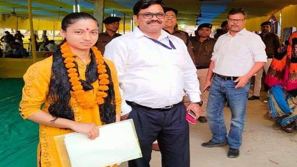 बिहार पंचायत चुनाव 2021: बिहार की सबसे युवा मुखिया बनीं 21 वर्षीय अनुष्का, बेंगलुरू से की पढ़ाई