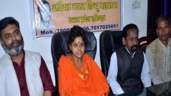 अलीगढ़ हिन्दू महासभा के कार्यालय से पीएम मोदी की फोटो गायब, कृषि कानून वापस लिये जाने पर नाराजगी