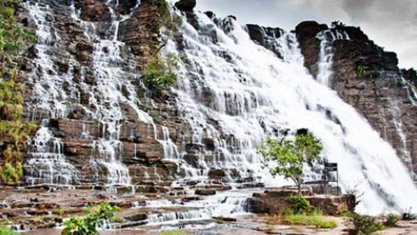 जानिए उस बाहुबली वॉटरफॉल के बारे में जहां नक्सलियों के परमिशन के बिना ड्रोन कैमरा उड़ाना मना है