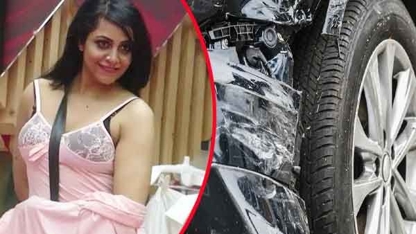 Bigg Boss फेम अर्शी खान की गाड़ी का हुआ एक्सीडेंट, एक्ट्रेस अस्पताल में भर्ती