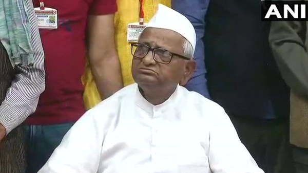 अन्ना हजारे की तबीयत बिगड़ी, पुणे के अस्पताल में भर्ती कराए गए