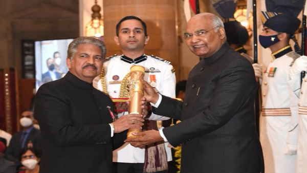 आनंद महिंद्रा ने पद्म भूषण पुरस्कार मिलने के बाद ये क्‍यों कहा कि मैं इस अवार्ड के लिए 