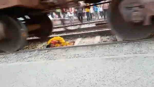 Video: महिला के ऊपर से गुजर गई मालगड़ी, बाल भी नहीं हो सका बांका