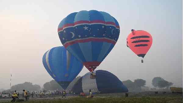 Hot Air Balloon in Varanasi:देव दीपावली से पहले शो शुरू, किराया और बाकी डिटेल जानिए