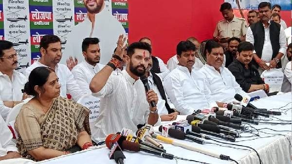 चिराग पासवान ने शेयर की पीएम मोदी के साथ फोटो, पिता रामविलास की तरह बताया
