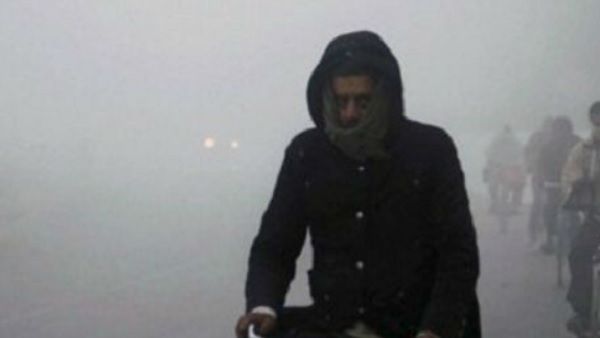 Delhi Weather: प्रदूषण की मार सही रही दिल्ली में अब तेजी से गिरेगा पारा, बढ़ेगी सर्दी