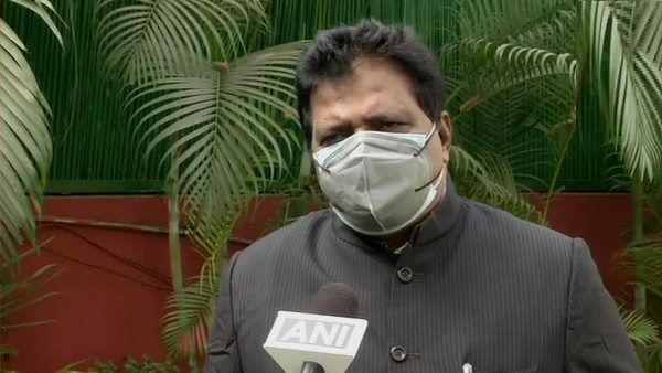 संसद के कॉरिडोर में फिसला कांग्रेस सांसद के. सुरेश का पैर, हॉस्पिटल ले जाए गए