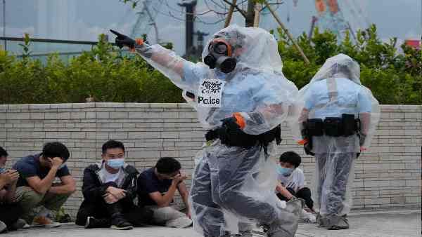 कोरोना के 'ओमिक्रॉन' वेरिएंट से विश्व बाजार में खलबली, WTO की महाबैठक स्थगित