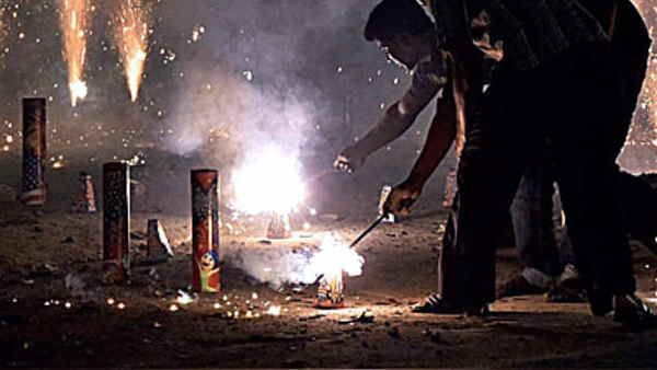 Jabalpur Fireworks: सिगरेट के धुंए जैसे गुबार से जहरीली हुई हवा, जबलपुर में दोगुना Air Pollution दर्ज