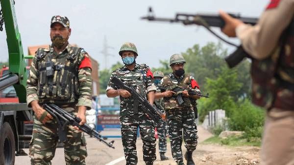 गृह मंत्रालय का बड़ा फैसला, शहीद जवानों की जोखिम निधि को 35 लाख तक किया