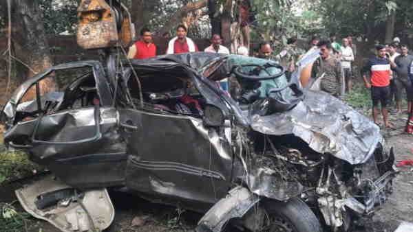 धनबाद में नदी किनारे गिरी बेकाबू कार, हादसे में एक ही परिवार के पांच सदस्यों की मौत