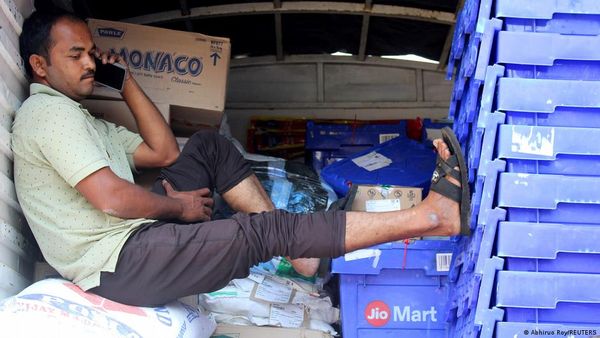 जियोमार्ट ने मचाई उथल-पुथल, लाखों की रोजी-रोटी संकट में