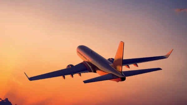 उड़ान भरते ही आसमान में फेल हो गया विमान का इंजन, पायलट ने ऐसे बचाई यात्रियों की जान