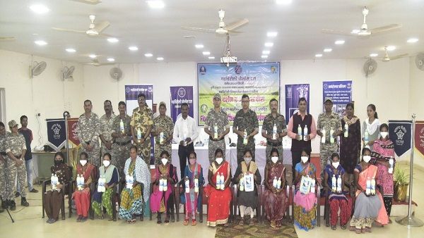 2012 के बाद से नक्सलवाद की राह छोड़ने वाली 12 महिलाओं ने शुरू किया बिजनेस, हर तरफ हो रही है तारीफ